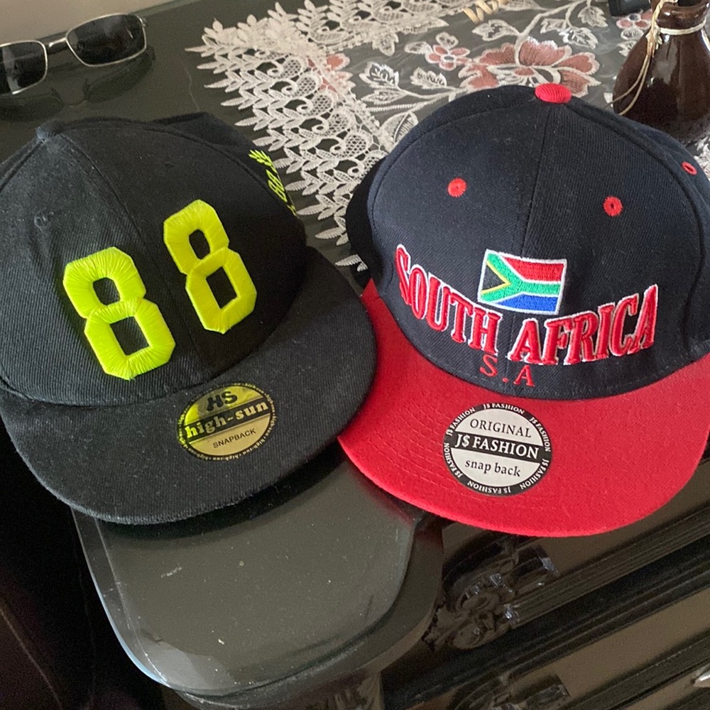 Mens caps Buy 1 get 1 free - Picture 1 of 5